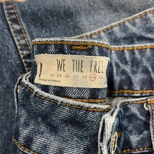 FREE PEOPLE size 29 dark wash mom jean